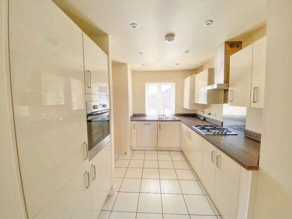 3 bed Semi-Detached for sale Image 4