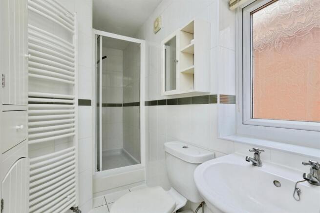 4 bed Detached for sale Image 11