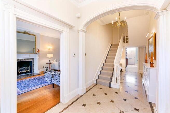5 bed Detached for sale Image 5