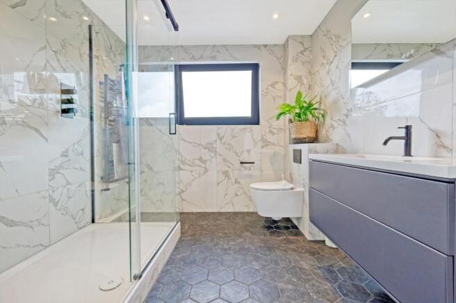 main bedroom ensuite