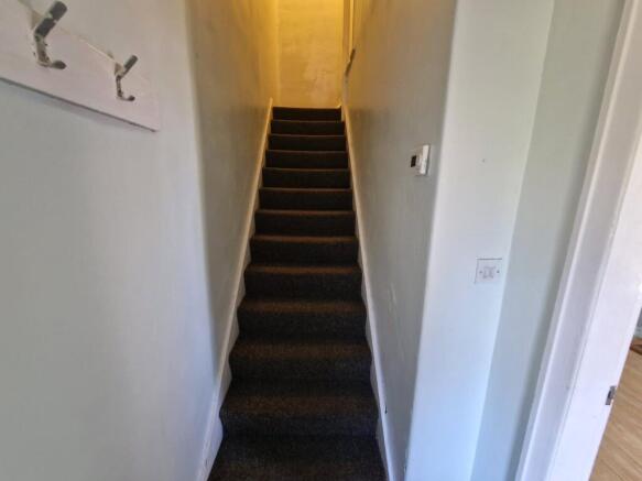 2 bed Terraced to rent Image 6