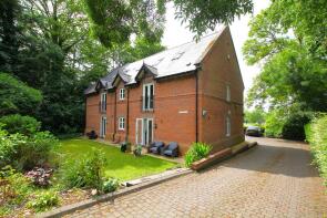 Apartment 1, Walmoor Bank Houses, Dee Banks, Chester CH3 5UU