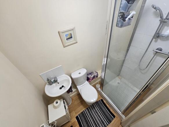 2 bed Flat to rent Image 8