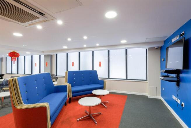 2 bed Apartment to rent Image 12
