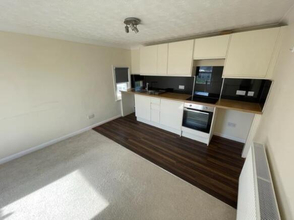Kitchen 2.jpg
