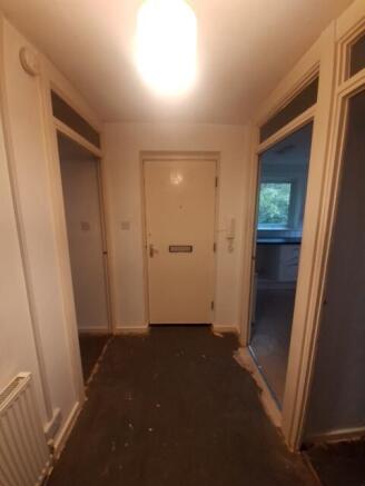2 bed Flat to rent Image 11
