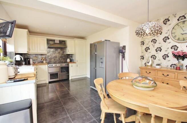 Kitchen / Dini...