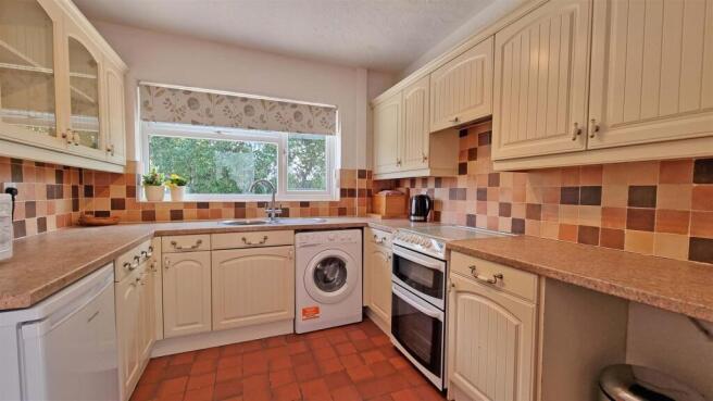 Mayhurst Close, Hollywood photo 4