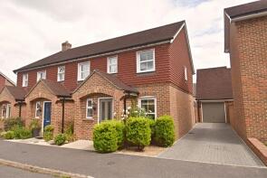 3, Brockham Grange, Hook RG27 0FT