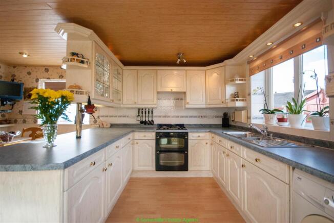 Kitchen & Dining Roo