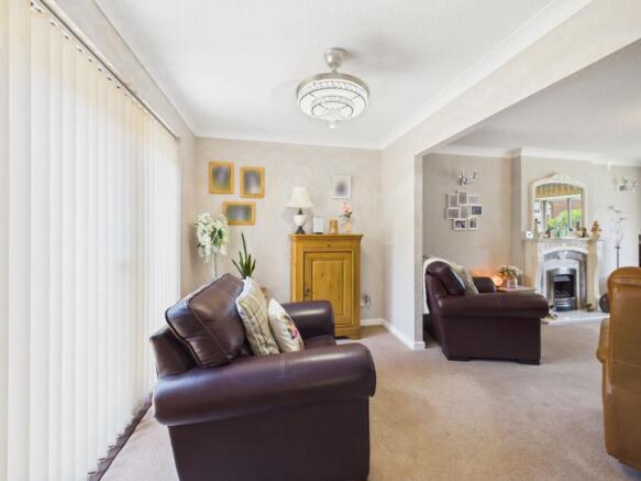 4 bed Detached for sale Image 9