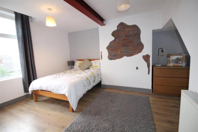 2 bed End of Terrace to rent Image 5