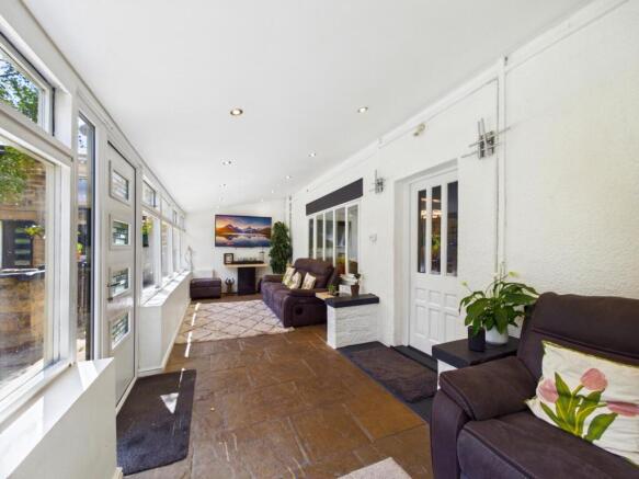 5 bed Detached for sale Image 6