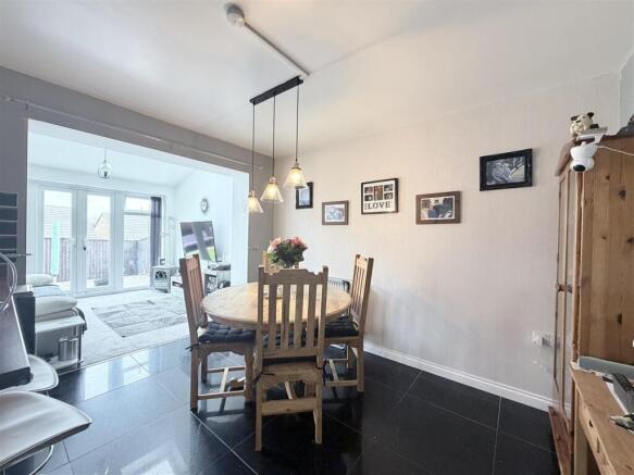4 bed Detached for sale Image 6
