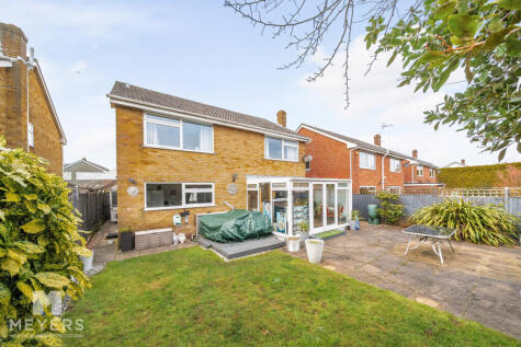 Wollaton Road, Ferndown, BH22 8