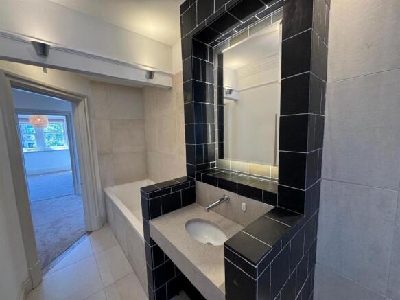 2 bed Apartment to rent Image 6