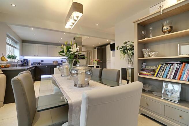 DINING AREA measuring