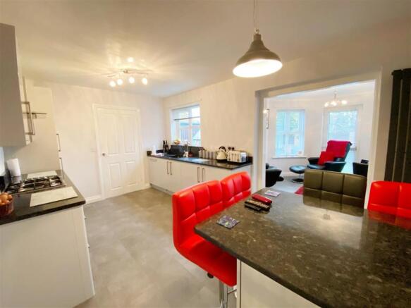 Kitchen 6.jpg