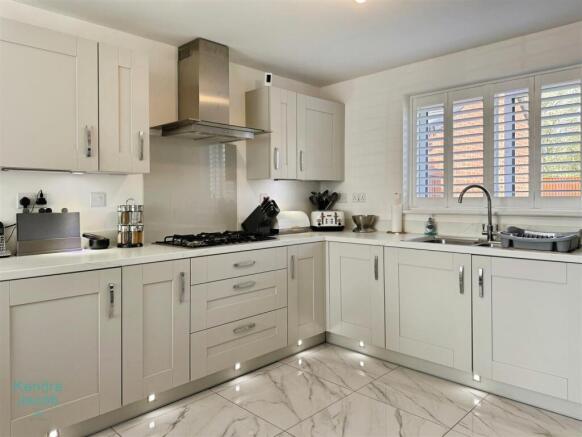4 bed Detached for sale Image 4