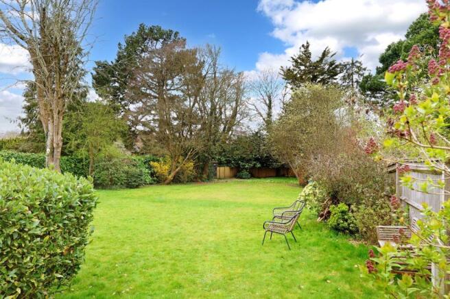 Woodside Avenue, Beaconsfield, Buckinghamshire, HP9 photo 4