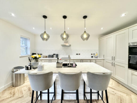 4 bed Detached for sale Image 6