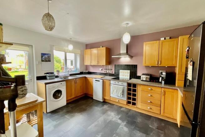 3 bed Bungalow for sale Image 7
