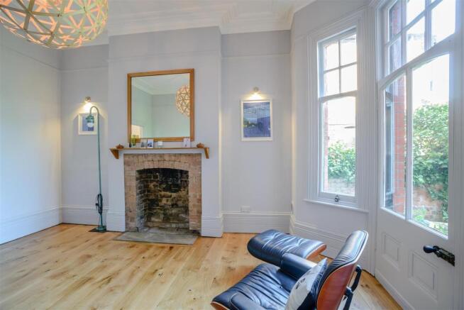 8390710-interior14.jpg