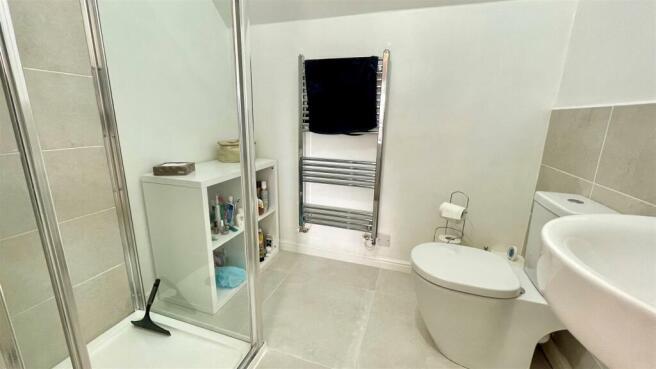EN-SUITE SHOWER ROOM