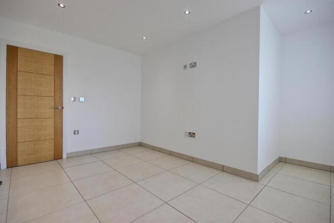 2 bed Apartment for sale Image 7