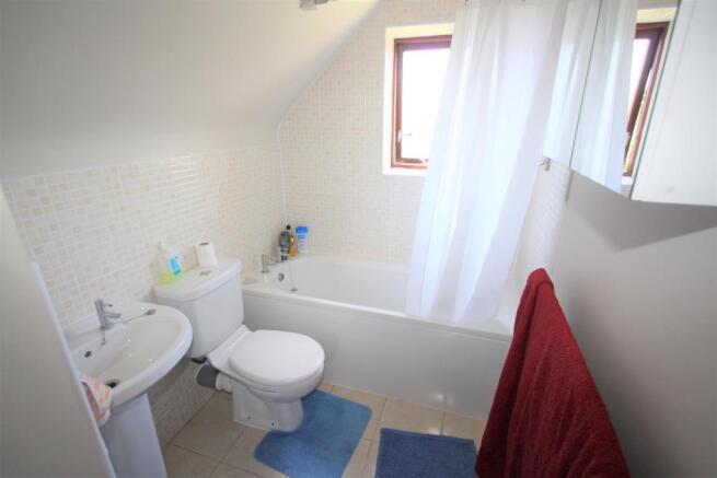 39 Willow Close Bathroom