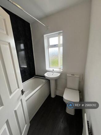 2 bed Semi-Detached to rent Image 2