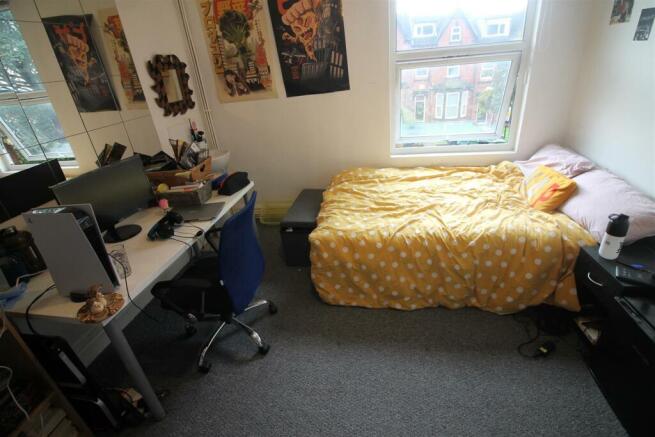 8 bed House to rent Image 9