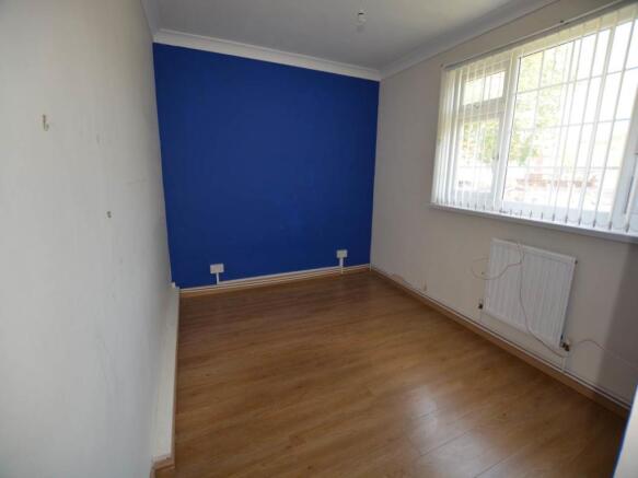 BEDROOM 2
