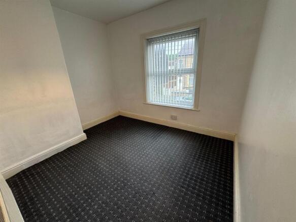 2 bed House to rent Image 6