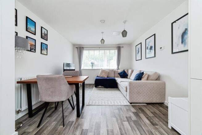 Blossom Drive, Welwyn Garden City photo 4