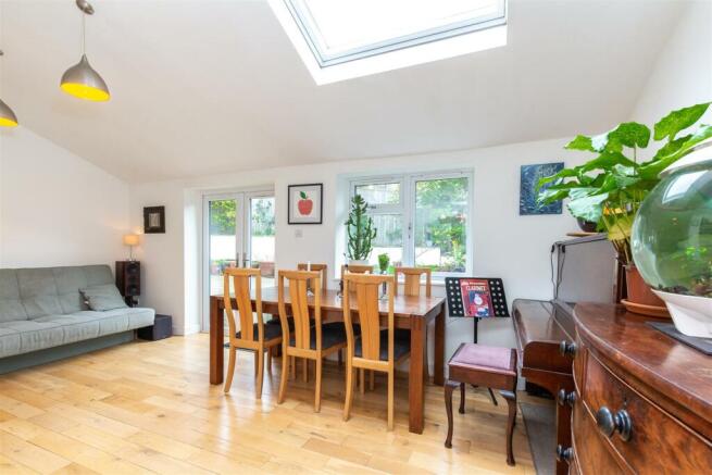 74 Vallence Road6.jpg