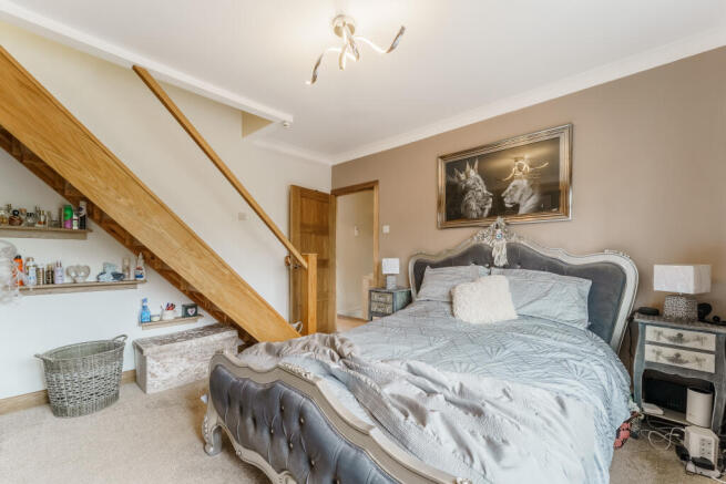 4 bed Semi-Detached for sale Image 11