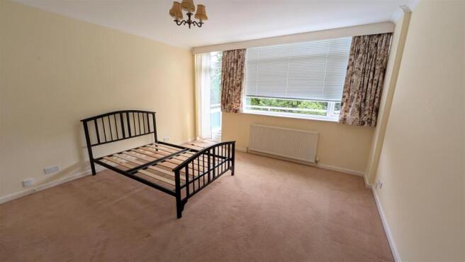 2 bed Apartment to rent Image 8