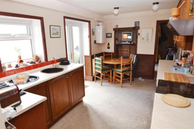 KITCHEN/BREAKFAST ROOM