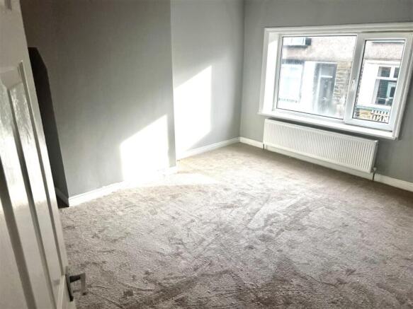 Bedroom 1.jpg