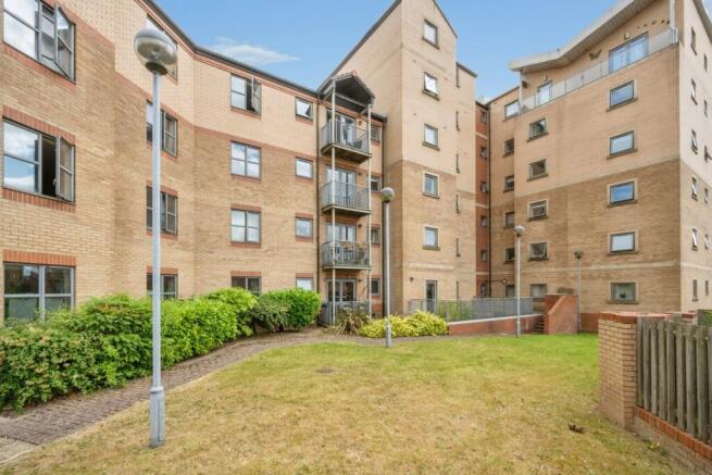 2 bed Flat for sale Image 5