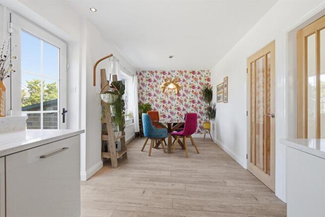 4 bed Detached for sale Image 11