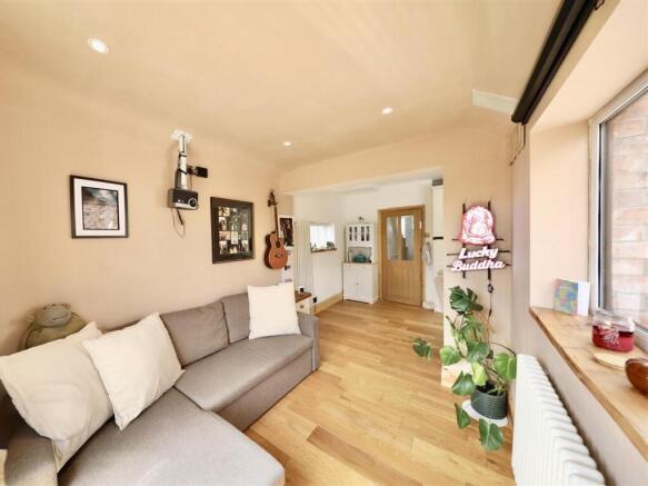 3 bed Semi-Detached for sale Image 8