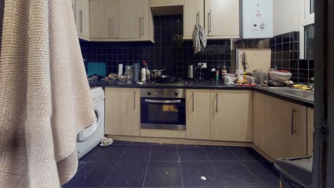 4 bed Flat to rent Image 7