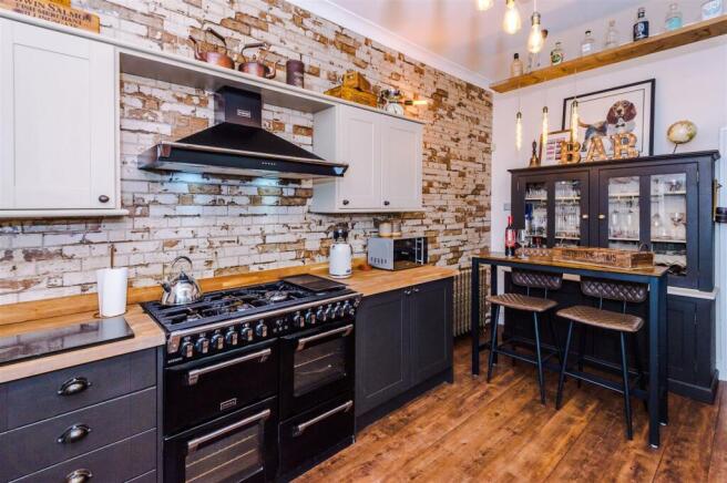 Kitchen (3).jpg