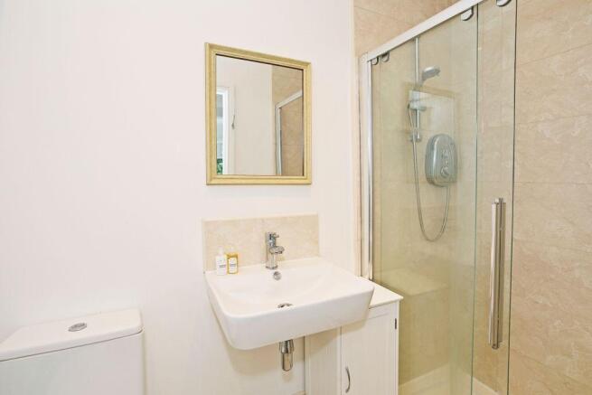 Ensuite to Bed 1