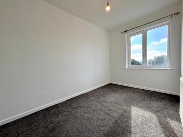 2 bed Semi-Detached to rent Image 9