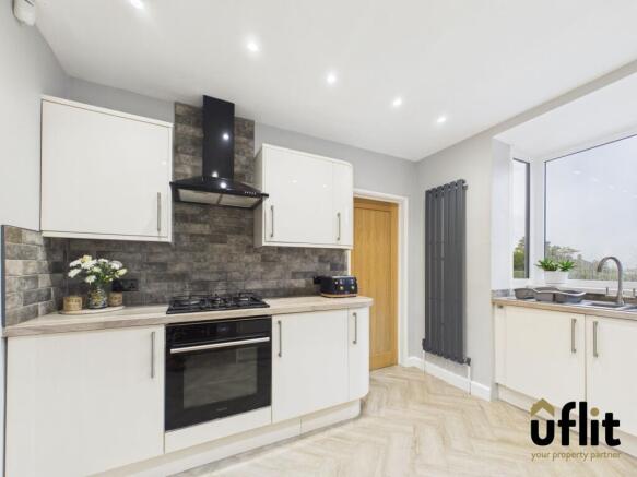 4 bed Semi-Detached for sale Image 12