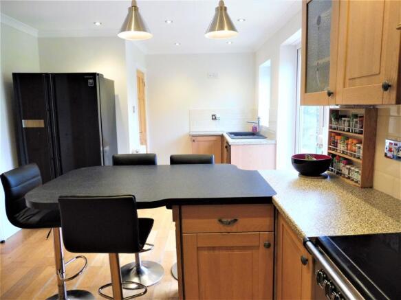KITCHEN/DINING ROOM