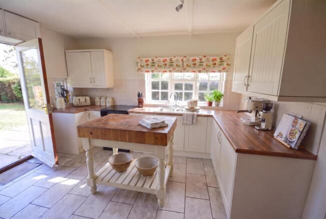 Kitchen1.jpg